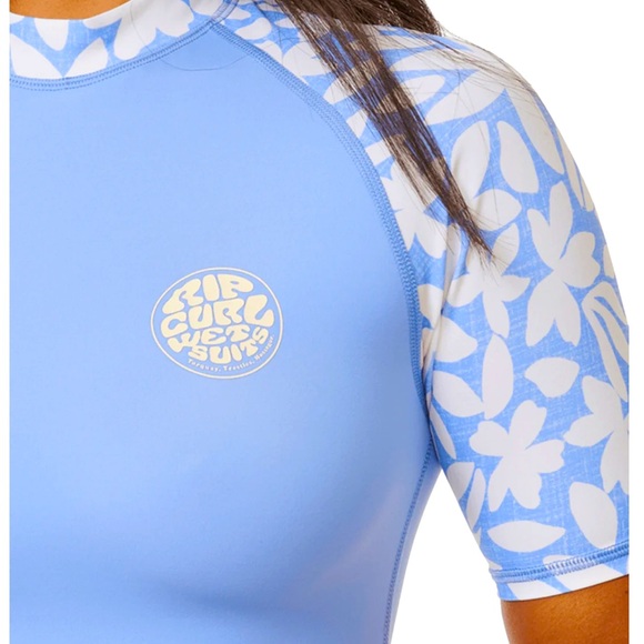 Rip Curl Holiday Tropics Short Sleeve UPF 50 Rash Guard - Picture 9 of 12
